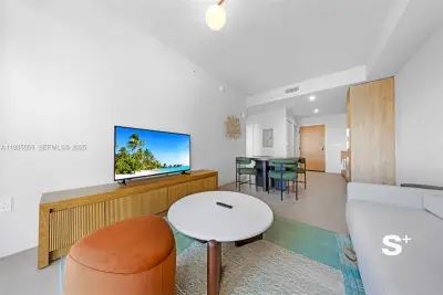 11 NE 6th St #1903, Miami: photo 1 of 29