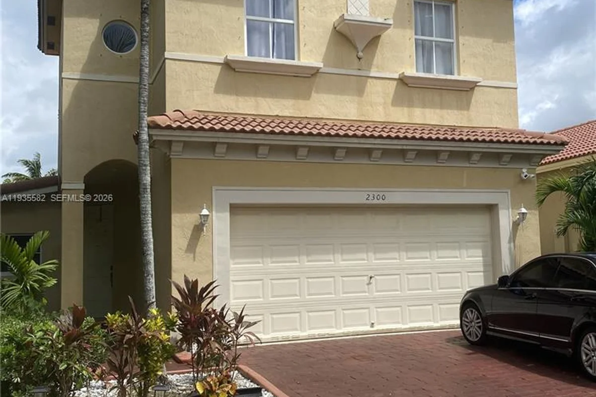 2300 NE 37th Rd, Homestead: photo 1 of 6