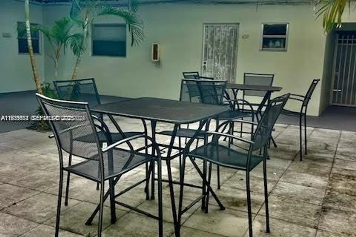 12890 NE 8th Ave #102, North Miami: photo 1 of 14