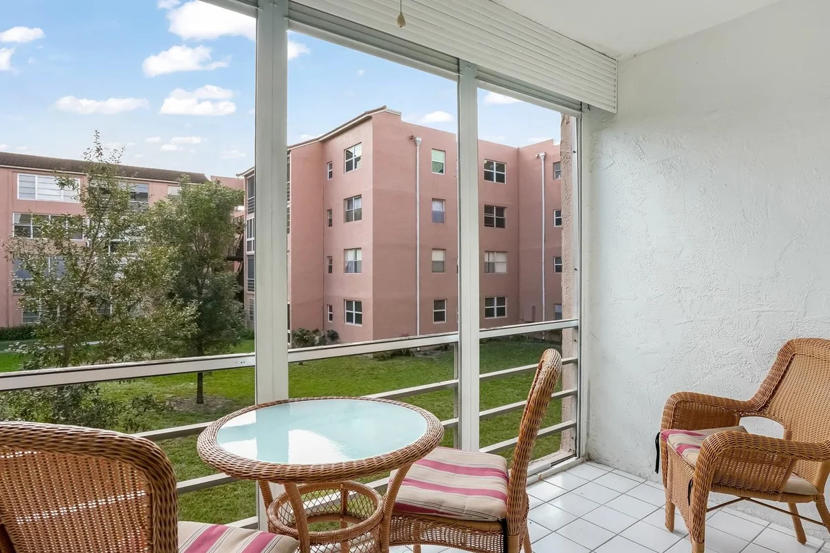 2851 Somerset Dr #205, Lauderdale Lakes: photo 1 of 21