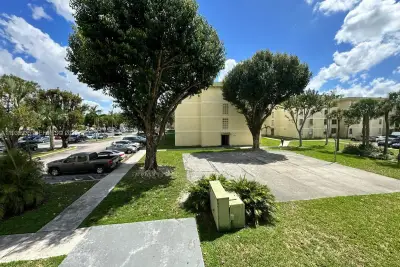 1875 W 56th St #301, Hialeah: photo 1 of 17