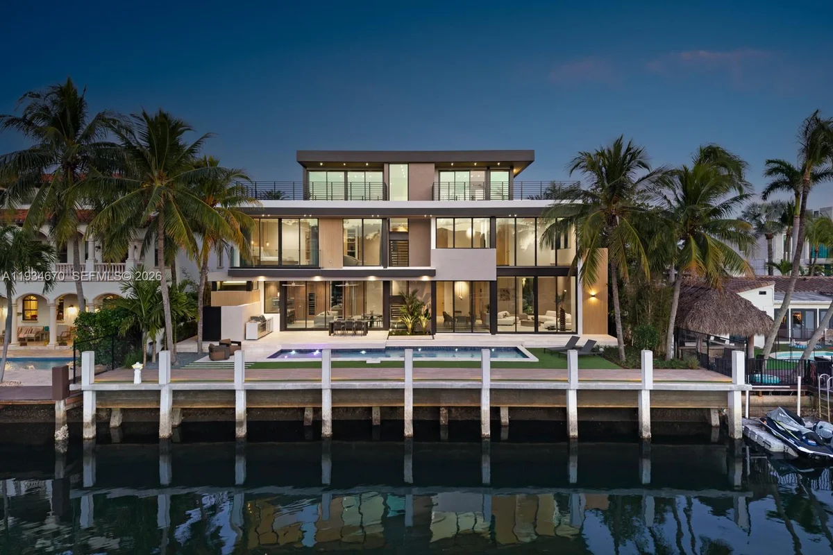 641 Flamingo Dr, Fort Lauderdale: photo 1 of 67