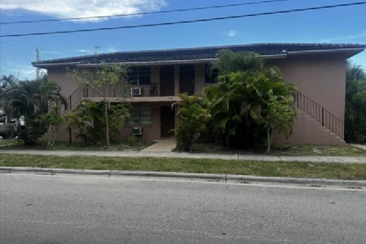 1120 N Sapodilla Ave #4, West Palm Beach: photo 1 of 8