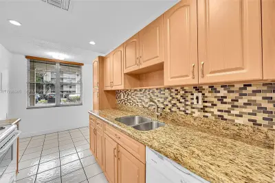 4850 NW 29th Ct #125, Lauderdale Lakes: photo 1 of 31