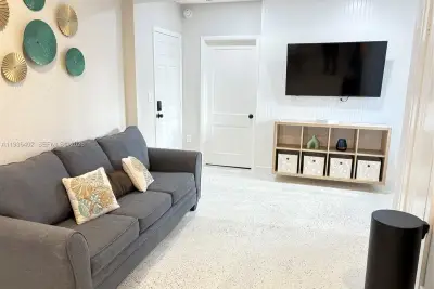 1901 SW 9 St #1, Miami: photo 1 of 36