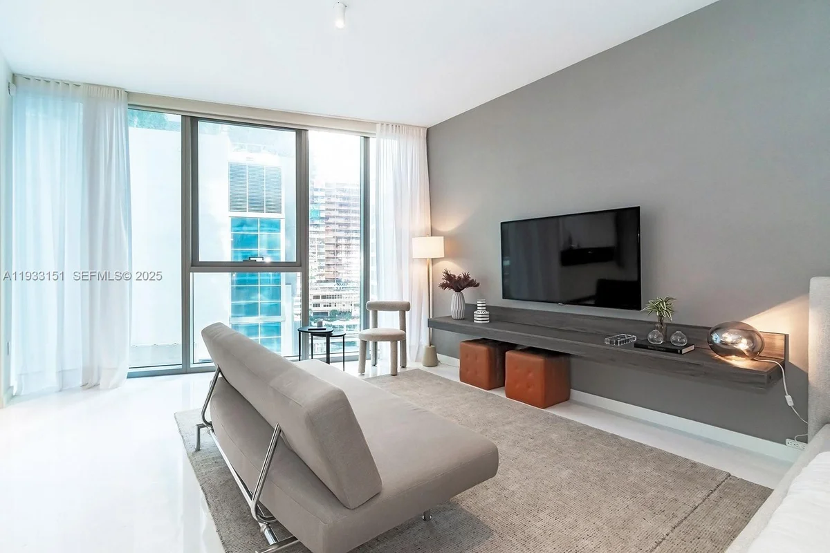300 Biscayne Blvd Way #805, Miami: photo 1 of 13