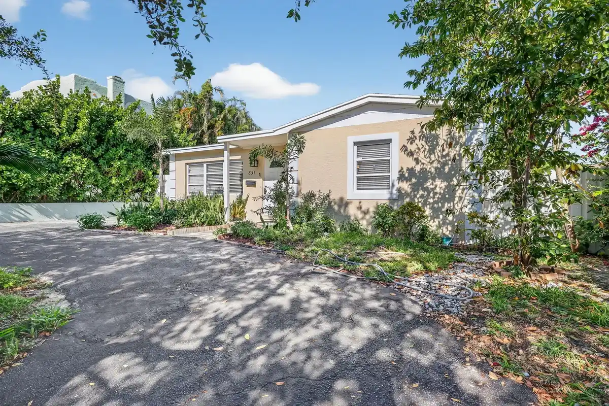 831 30th Ct, West Palm Beach: photo 1 of 33