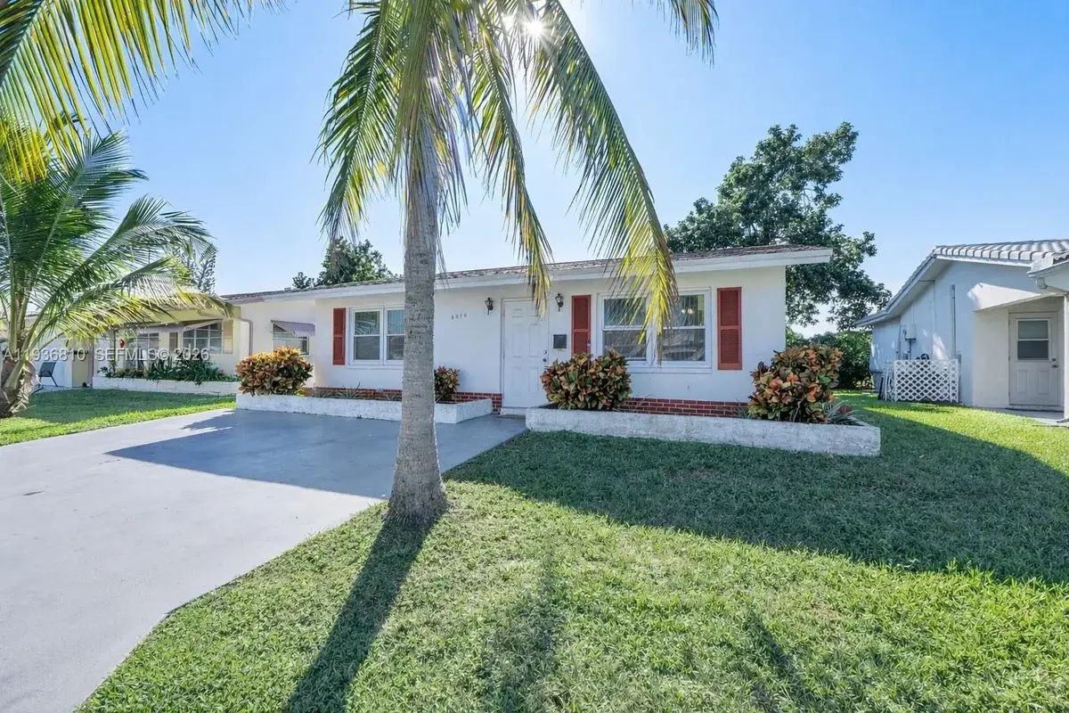 5010 NW 51st St, Tamarac: photo 1 of 37