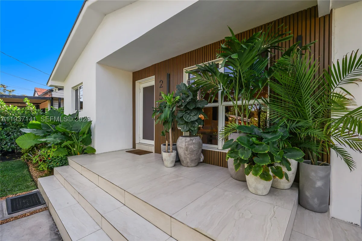 254 NW 43rd St, Miami: photo 1 of 52