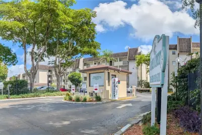 6080 NW 44th St #305, Lauderhill: photo 1 of 31