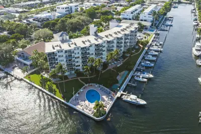 140 NE 28th Ave #406, Pompano Beach: photo 1 of 40