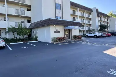 6080 NW 44th St #107, Lauderhill: photo 1 of 27