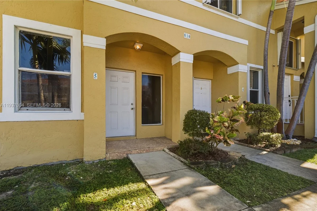 810 NE 212th Ter #5, Miami: photo 1 of 20