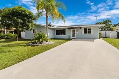 912 SE 8th Ct, Deerfield Beach: photo 1 of 36