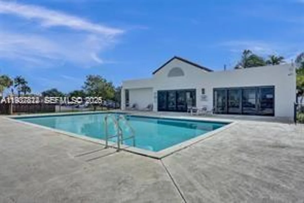 212 Lake Pointe Dr #210, Oakland Park: photo 1 of 7