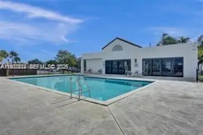 212 Lake Pointe Dr #210, Oakland Park: photo 1 of 7