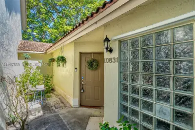 10831 NW 3rd Ct, Pembroke Pines: photo 1 of 32