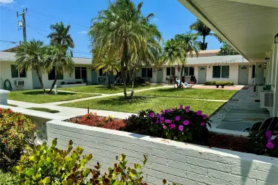 120 NE 10th Ave #1, Hallandale Beach: photo 1 of 16