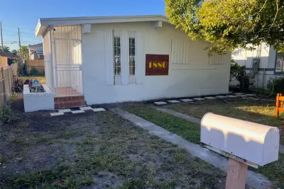 1880 NW 68th Ter, Miami: photo 1 of 3