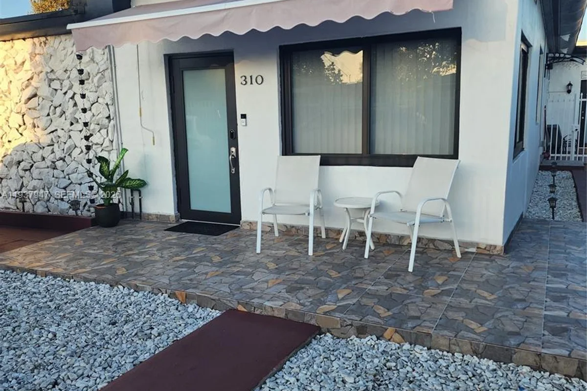 310-312 SW 36th Ave, Miami: photo 1 of 15