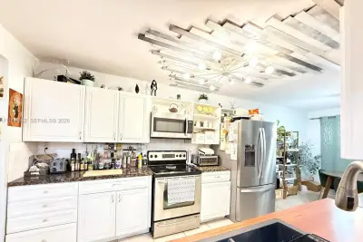 3330 Atlanta St #14C, Hollywood: photo 1 of 15