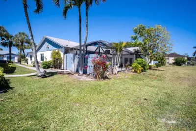 1103 Timberlane Cir, Greenacres: photo 1 of 12