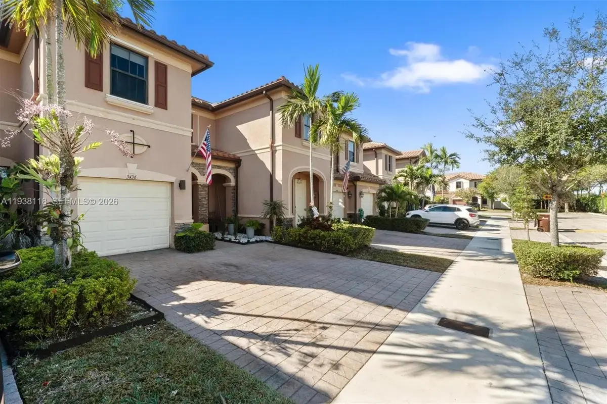 3436 W 90th St, Hialeah: photo 1 of 43
