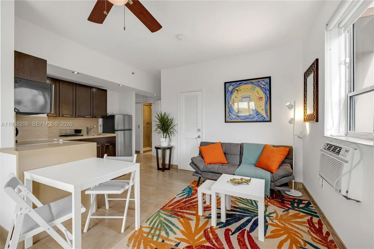 255 W 24th St #542, Miami Beach: photo 1 of 19