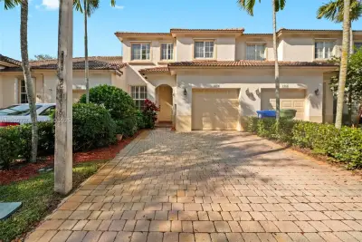 1958 NW 79th Way, Pembroke Pines: photo 1 of 25