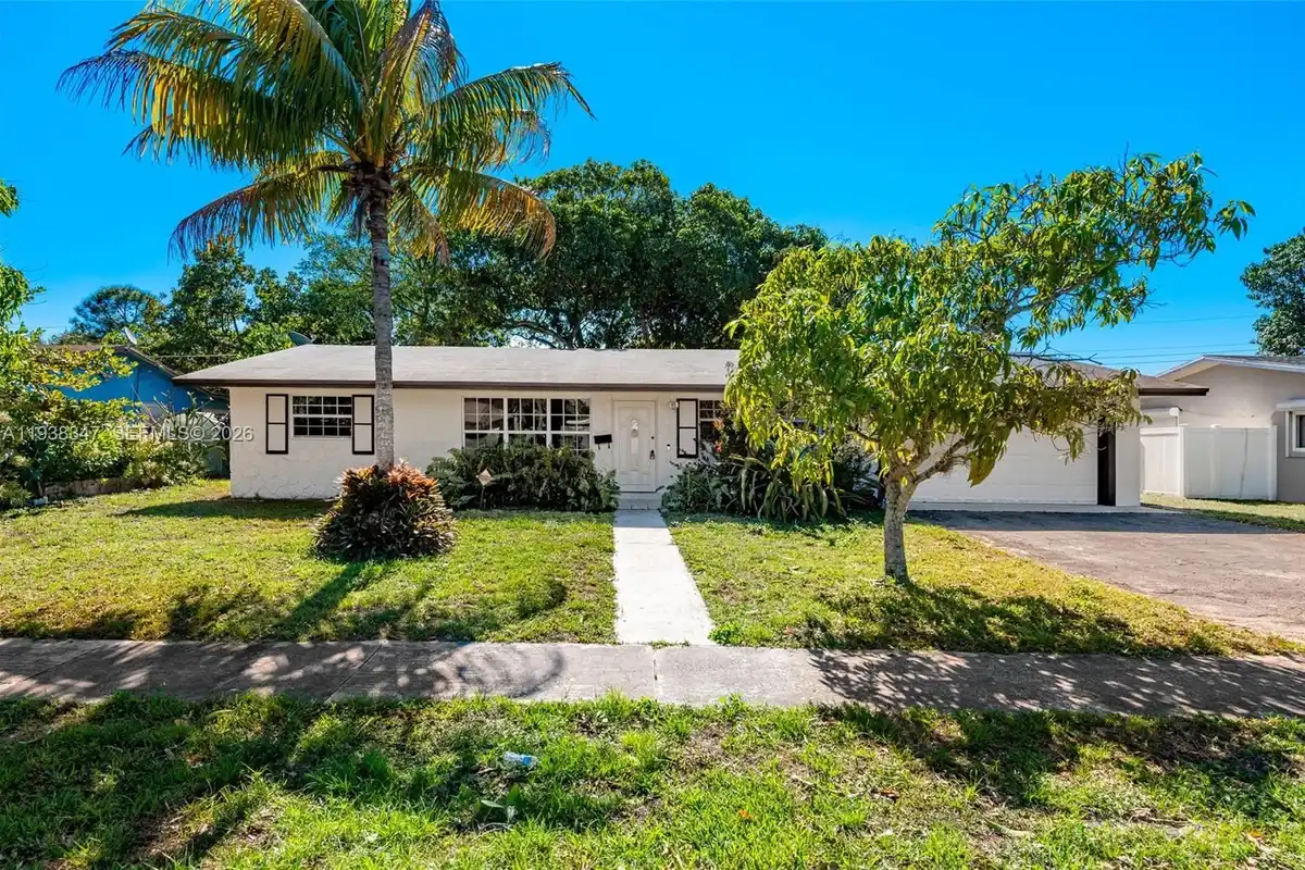 4360 NW 4th St, Plantation: photo 1 of 29