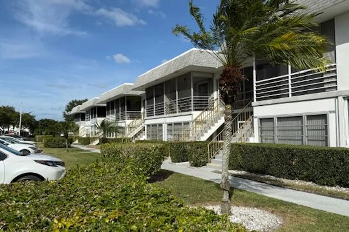 100 Stratford H, West Palm Beach: photo 1 of 21