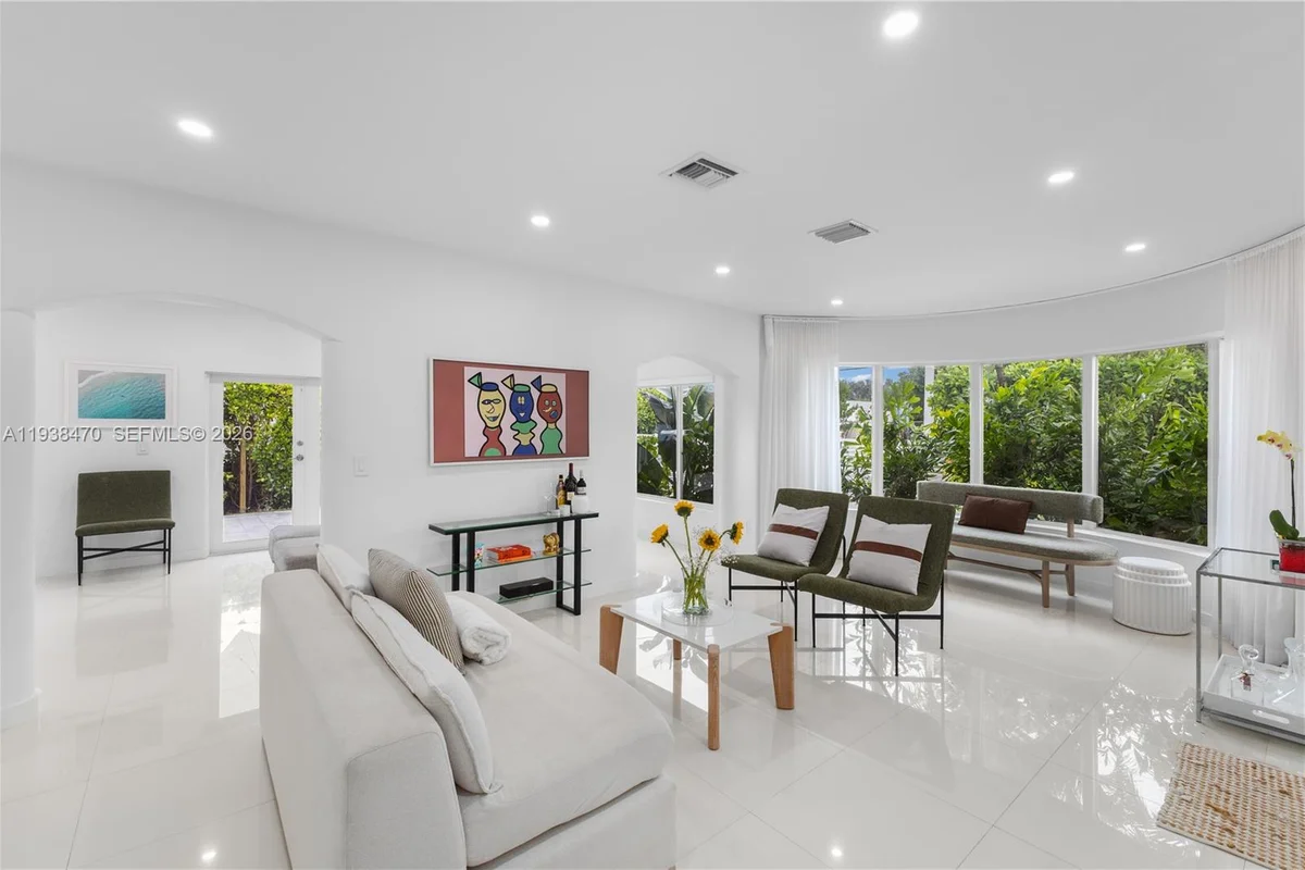 741 NE 87th St, Miami: photo 1 of 26