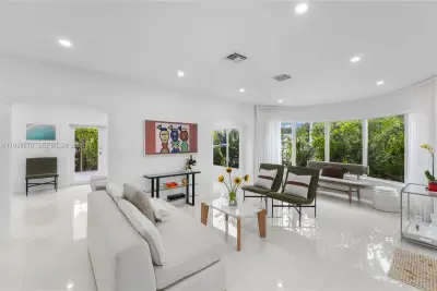 741 NE 87th St, Miami: photo 1 of 26