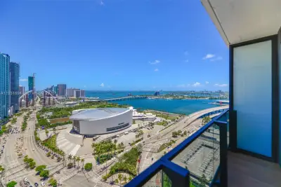 398 NE 5th St #2407, Miami: photo 1 of 26