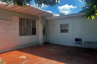 289 NW 109th St, Miami: photo 1 of 22