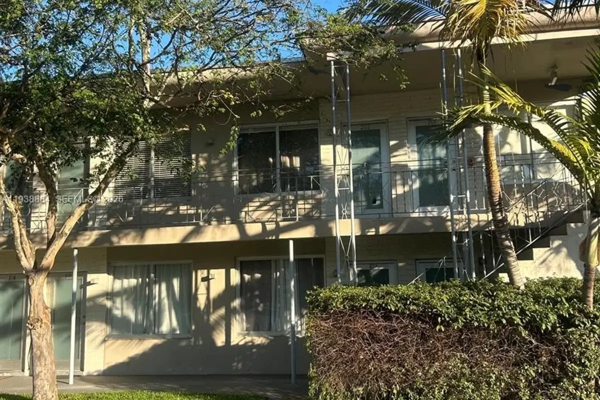 801 15th St #202, Miami Beach: photo 1 of 15