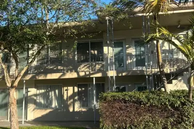 801 15th St #202, Miami Beach: photo 1 of 15