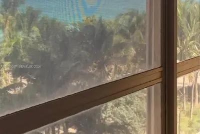19201 Collins Ave #323, Sunny Isles Beach: photo 1 of 10