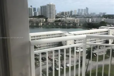 18011 Biscayne Blvd #1403, Aventura: photo 1 of 22
