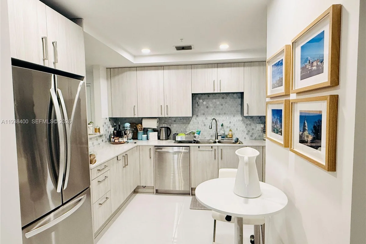 10950 NW 82nd St #104, Doral: photo 1 of 40