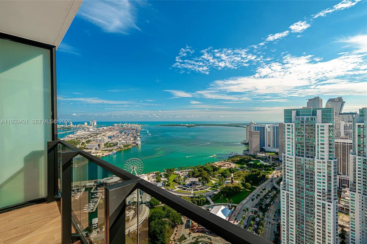 398 NE 5th St #4512, Miami: photo 1 of 23