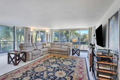 2427 Presidential Way #204, West Palm Beach: photo 1 of 35