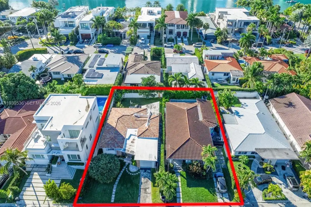 9424 9432 Carlyle Ave, Surfside: photo 1 of 12