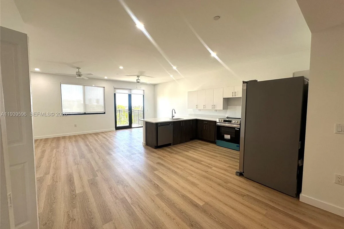 20 NE 19th Ave #PH08, Pompano Beach: photo 1 of 12