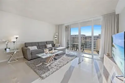 5601 Collins Ave #1618, Miami Beach: photo 1 of 31