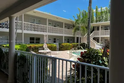 2701 NE 1st St #203, Pompano Beach: photo 1 of 18
