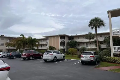 2811 S Garden Dr #207, Lake Worth: photo 1 of 25