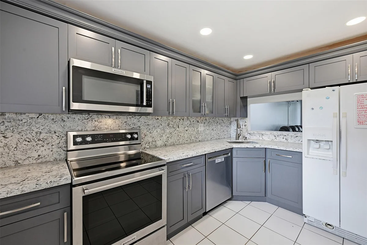 7500 NW 17th St #110, Plantation: photo 1 of 27