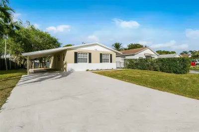 1227 Cherokee St, Jupiter: photo 1 of 29