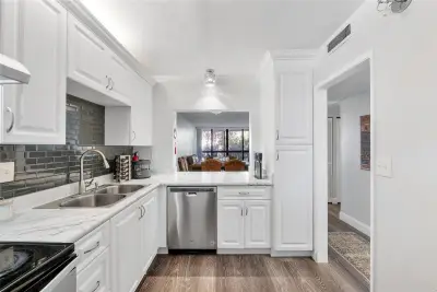 8437 Forest Hills Dr #203, Coral Springs: photo 1 of 36